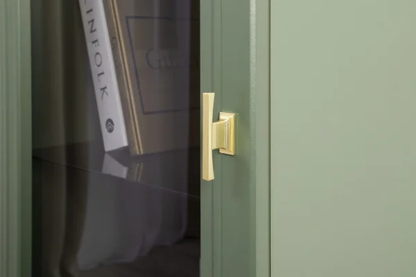 Шкаф-витрина Марион 16.397.01 дымчатый зеленый/олива шагрень